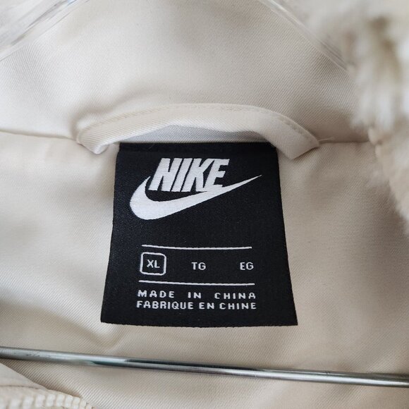 Nike Essentials Women's XL Big Swoosh Faux Fur Logo Full Zip Jacket - Picture 4 of 16